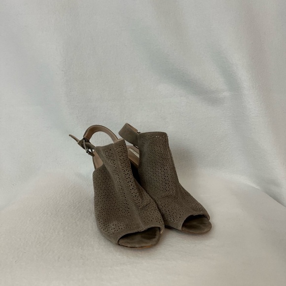 Tahari Size 7 1/2M Suede Taupe Perforated Open Toe Heeled Shoes - Picture 3 of 16